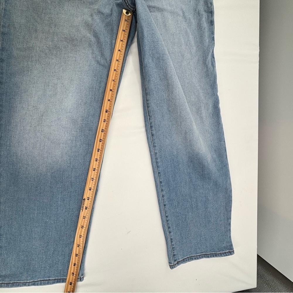 Old Navy High Rise Wow Loose Light Wash Blue denim Jeans Size 14 Short - Picture 11 of 13